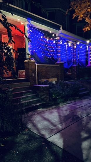 Blue net lights on the knee wall